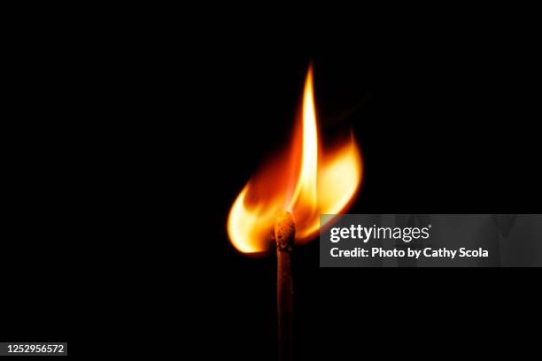 flame - match lighting equipment - fotografias e filmes do acervo