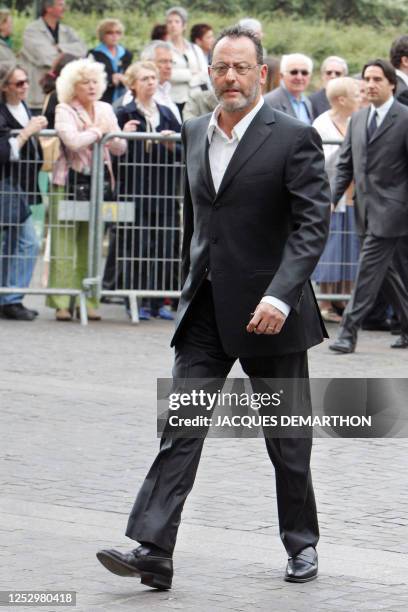 French actor Jean Reno arrives for a funeral mass for French actor Jean-Pierre Cassel at Saint-Eustache's church, 26 April 2007 in Paris. Cassel who...