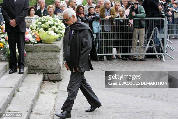 French actor Jean-Claude Brialy arrives at Saint-Eustache's church to attend the funeral mass of French actor Jean-Pierre Cassel, 26 April 2007 in...