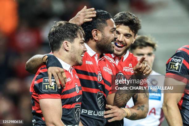 Toulouse's French scrum-half Antoine Dupont celebrates with Toulouse's French hooker Peato Mauvaka and Toulouse's French fly-half Romain Ntamack...