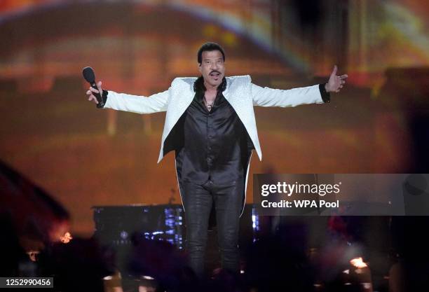 Lionel Richie performs during the Coronation Concert in the grounds of Windsor Castle on May 7, 2023 in Windsor, England. The Windsor Castle Concert...