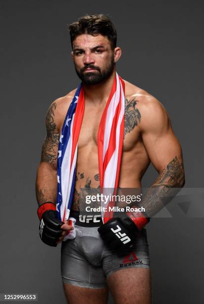 Mike Perry Prime 258 Mike Perry Pose Ufc Stock Photos, High-Res Pictures, and Images ...