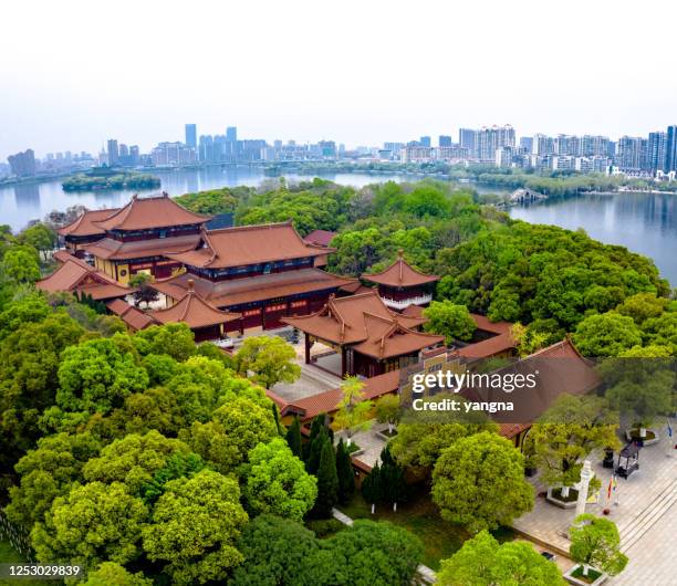 temple complex of wanshou palace in nanchang city, jiangxi province, china - chinese house churches imagens e fotografias de stock