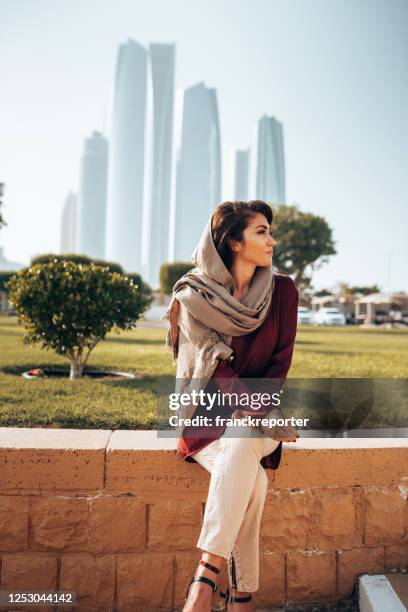 sensual woman in abu dhabi - tour of abu dhabi stock pictures, royalty-free photos & images