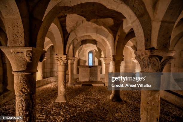 church of san martin de unx - românico imagens e fotografias de stock