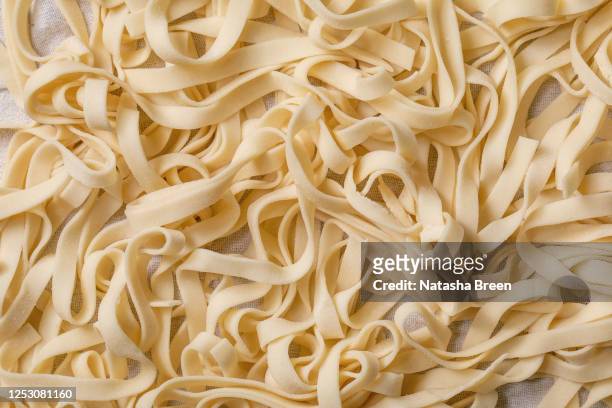 raw uncooked pasta - linguine ストックフォトと画像