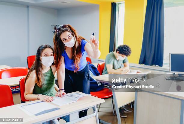 student at school wearing n95 face masks - teaching assistant stock pictures, royalty-free photos & images