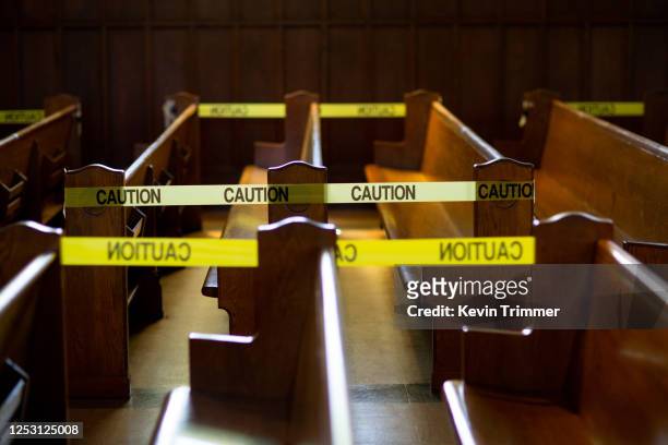 church pews blocked off with caution tape - caution tape stockfoto's en -beelden