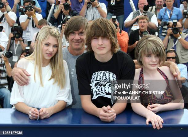 Director Gus Van Sant poses 21May 2007 with US actors Taylor Momsen, Gabe Nevins and Lauren McKinney during a photocall for their film 'Paranoid...