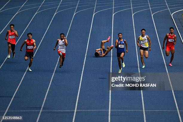 Running Track Injury 4,647 Track And Field Injury Stock Photos, High-Res Pictures, and ...