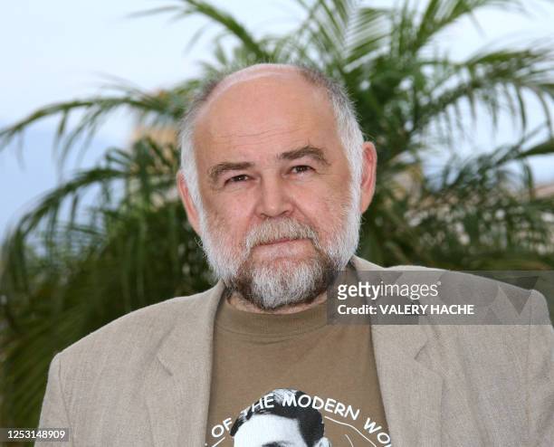 Serbian actor Aleksandar Bercek poses 26 May 2007 during a photocall for Sarajevo-born director Emir Kusturica's film 'Promise Me This' in the...