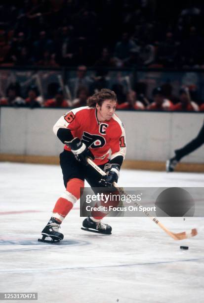 Bobby Clarke of the Philadelphia Flyers skates during an NHL Hockey game circa 1977. Clarke playing career went from 1968-84.