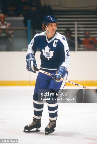 Darryl Sittler of the Toronto Maple Leafs skates against the New York Rangers during an NHL Hockey game circa 1978 at Madison Square Garden in the...