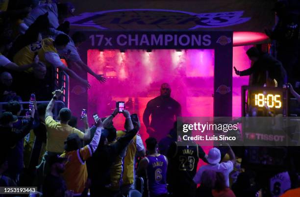 Los Angeles, CA Los Angeles Lakers forward LeBron James runs to the court before Game 4 of the NBA Western Conference semifinals against the Golden...