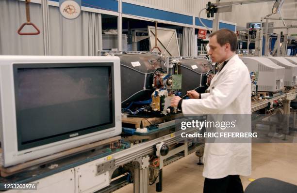Philips Reedsville Factory 146 Employees Of Philips Photos & High Res Pictures - Getty Images