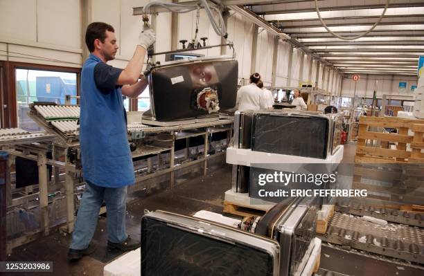 Philips Reedsville Factory 146 Employees Of Philips Photos & High Res Pictures - Getty Images