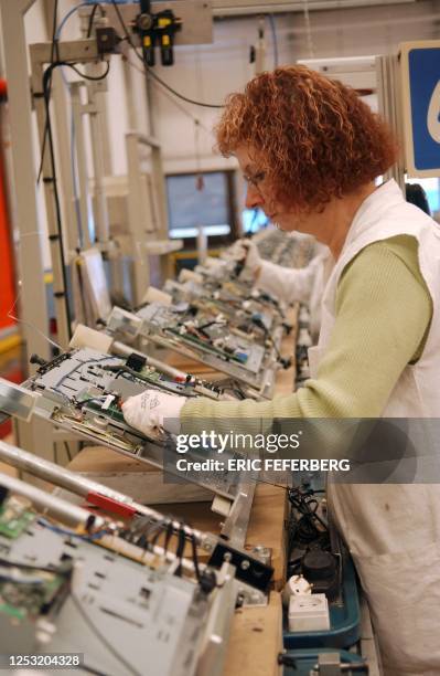 Philips Reedsville Factory 146 Employees Of Philips Photos & High Res Pictures - Getty Images
