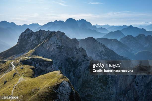 ridge mountains - julianische alpen stock-fotos und bilder