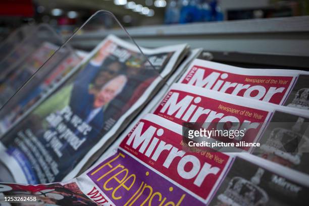 May 2023, Great Britain, London: The British newspaper "Daily Mirror" is sold at a newsstand. On the trial of Prince Harry against the publisher...