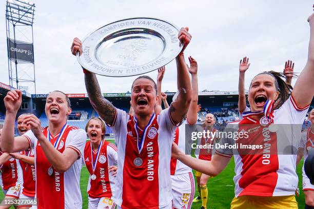 Sherida Spitse of AFC Ajax Celebrating the Championship after the Dutch Women Eredivisie match between PEC Zwolle and AFC Ajax at MAC³PARK stadium on...