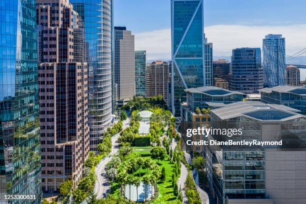 elevated city park in san francisco - salesforce tower stock pictures, royalty-free photos & images
