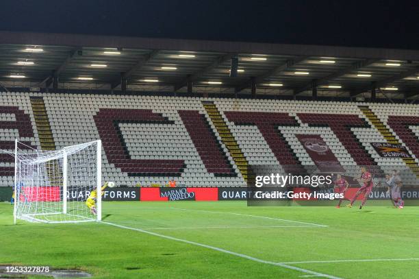 Davide Diaw of of AS Cittadella scores his team's first goal during the serie B match between AS Cittadella and AC Perugia at Stadio Pier Cesare...