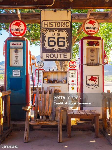 hackberry general store an der route 66 in kingman, arizona - kingman arizona stock-fotos und bilder