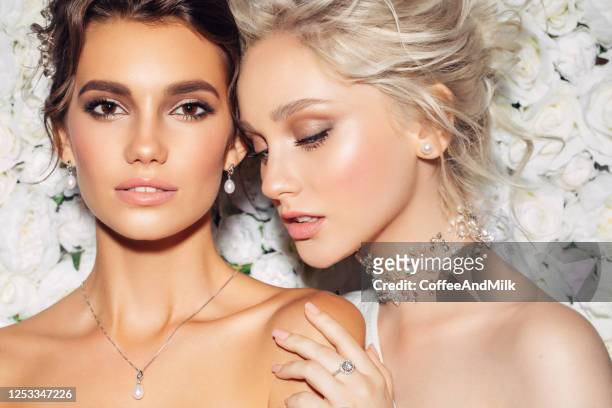 photo of two beautiful girls - colares imagens e fotografias de stock