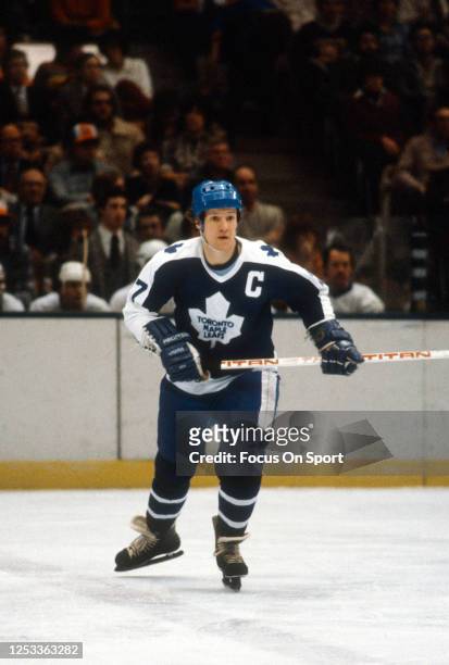 Darryl Sittler of the Toronto Maple Leafs skates against the New York Islanders during an NHL Hockey game circa 1981 at the Nassau Veterans Memorial...