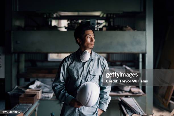 portrait of a blue collar factory worker in japan - präfektur okayama stock-fotos und bilder