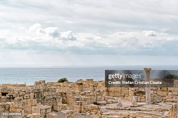 kourion temple cyprus, europe - greek ruins photos et images de collection