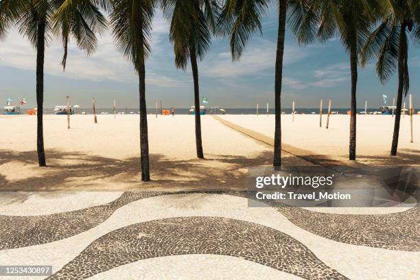 里約熱內盧科帕卡巴納海灘標誌性的黑白人行道圖案 - 科帕卡巴納海灘 個照片及圖片檔