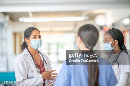 Profesionales sanitarios enmascarado Profesionales sanitarios enmascarado