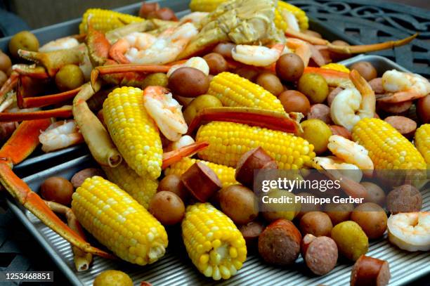 southern style shrimp boil - crab leg stock pictures, royalty-free photos & images