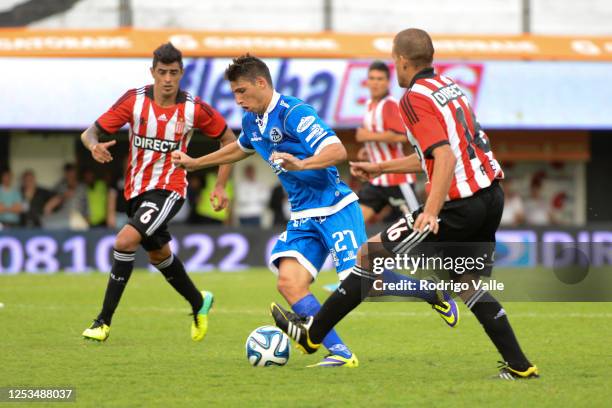 Jonathan Calleri of All Boys drives the ball against German Re of Estudiantes during a match between All Boys and Estudiantes as part of Torneo Final...