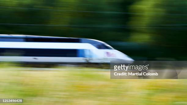 high speed train tgv in countryside - tgv stockfoto's en -beelden