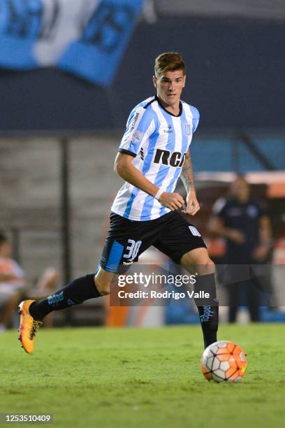 Rodrigo De Paul of Racing Club drives the ball during a group stage match against Bolivar as part of Copa Bridgestone Libertadores 2016 at Presidente...