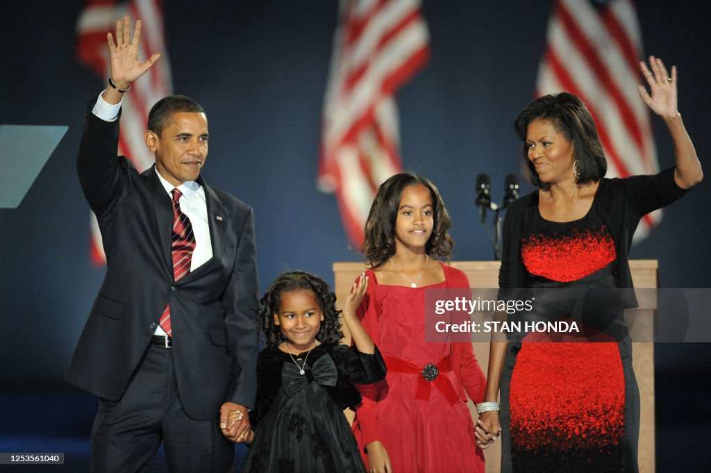 TOPSHOT-US-ELECTIONS-OBAMA