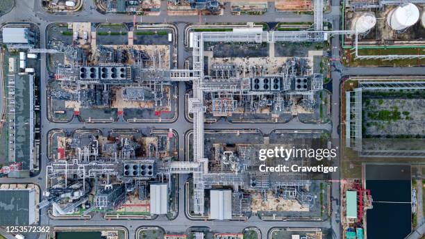 aerial view of oil refinery plant in evening time. - thailand v qatar bildbanksfoton och bilder