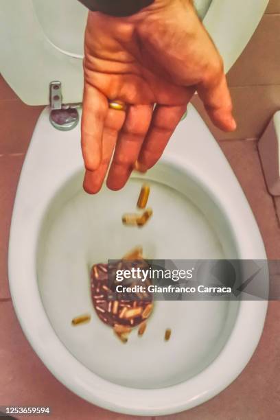 i throw and abandon my medicines and pills in the toilet - mint leaf restaurant stock pictures, royalty-free photos & images