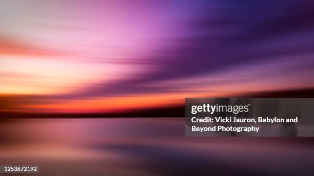 abstract clouds and vibrant pinks at sunrise over middle creek lake, pennsylvania - middle age imagens e fotografias de stock