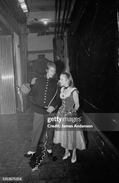 Jacques Dutronc en "Piou Piou" avec Delphine Desyeux au Lido.