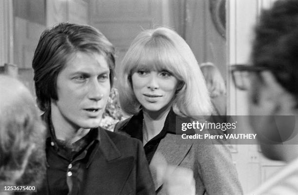 Jacques Dutronc et Mireille Darc sur le tournage du film "Ok Patron" sous la direction de Claude Vital.