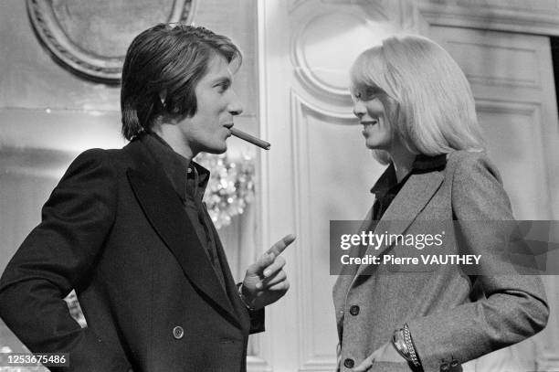 Jacques Dutronc et Mireille Darc sur le tournage du film "Ok Patron" sous la direction de Claude Vital.