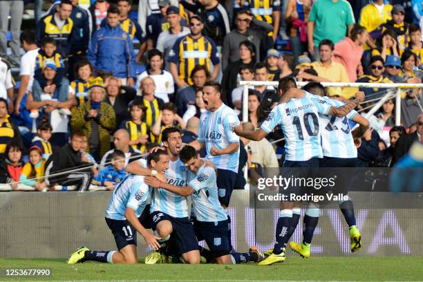 Diego Milito of Racing Club celebrates with teammates the second goal of his team during a match between Rosario Central and Racing Club as part of...