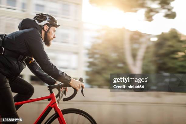 bicycle messenger: commuter with road bicycle in the city - bicycle messenger stock pictures, royalty-free photos & images