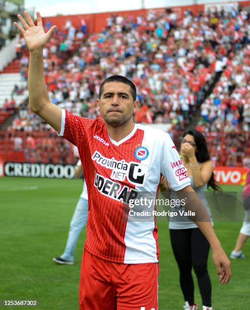 Juan Roman Riquelme of Argentinos Juniors waves to the fans before a match between Argentinos Juniors and Douglas Haig as part of Torneo de...