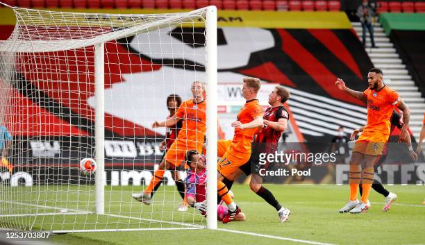 Dan Gosling of AFC Bournemouth scores his team's first goal during the Premier League match between AFC Bournemouth and Newcastle United at Vitality...