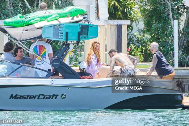 Shakira Beach Photos and Premium High Res Pictures - Getty Images