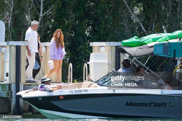 Shakira Beach Photos and Premium High Res Pictures - Getty Images